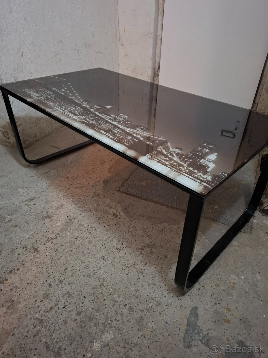 Predám konferečný stolík