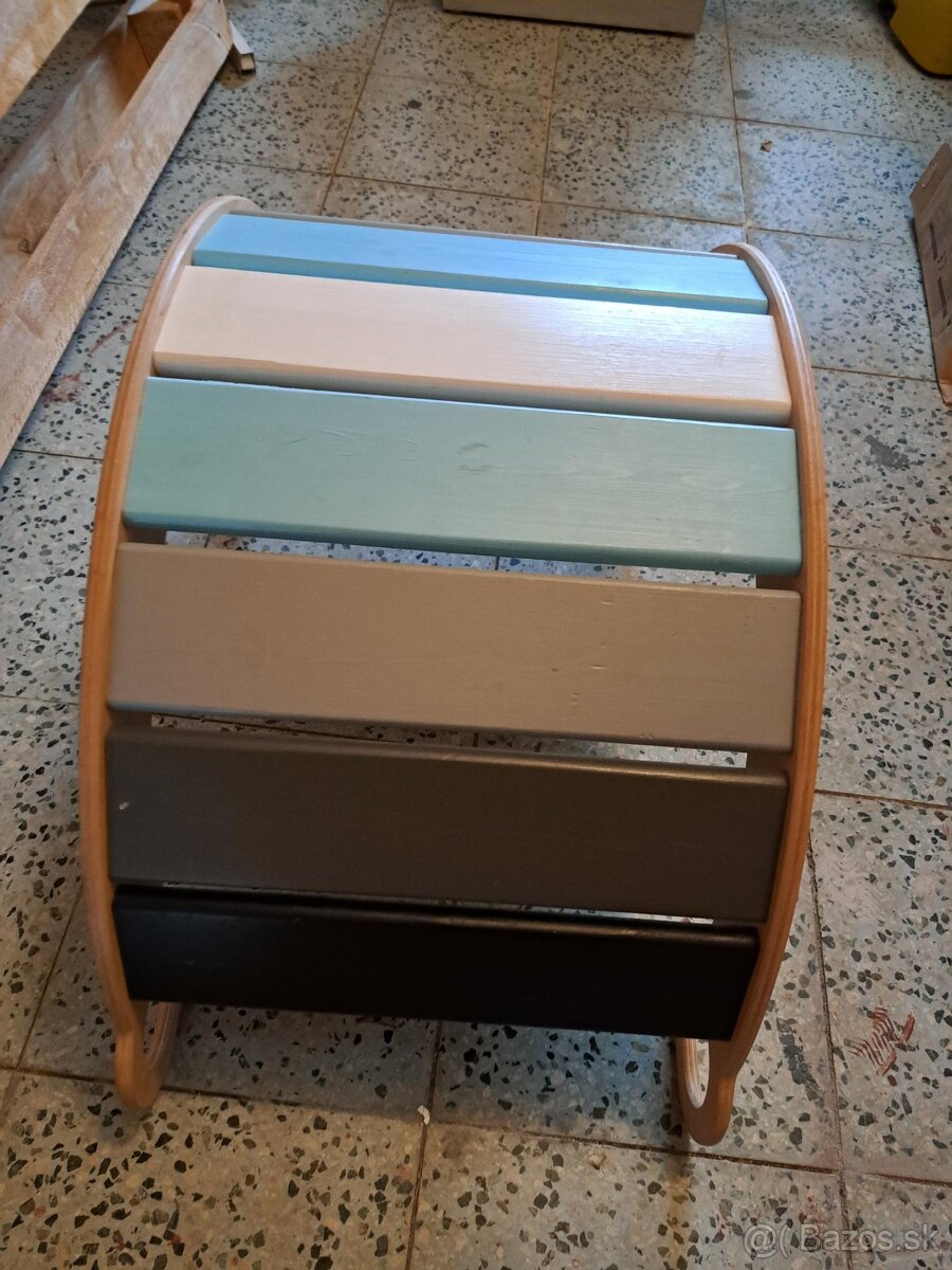 drevena montessori hojdacka