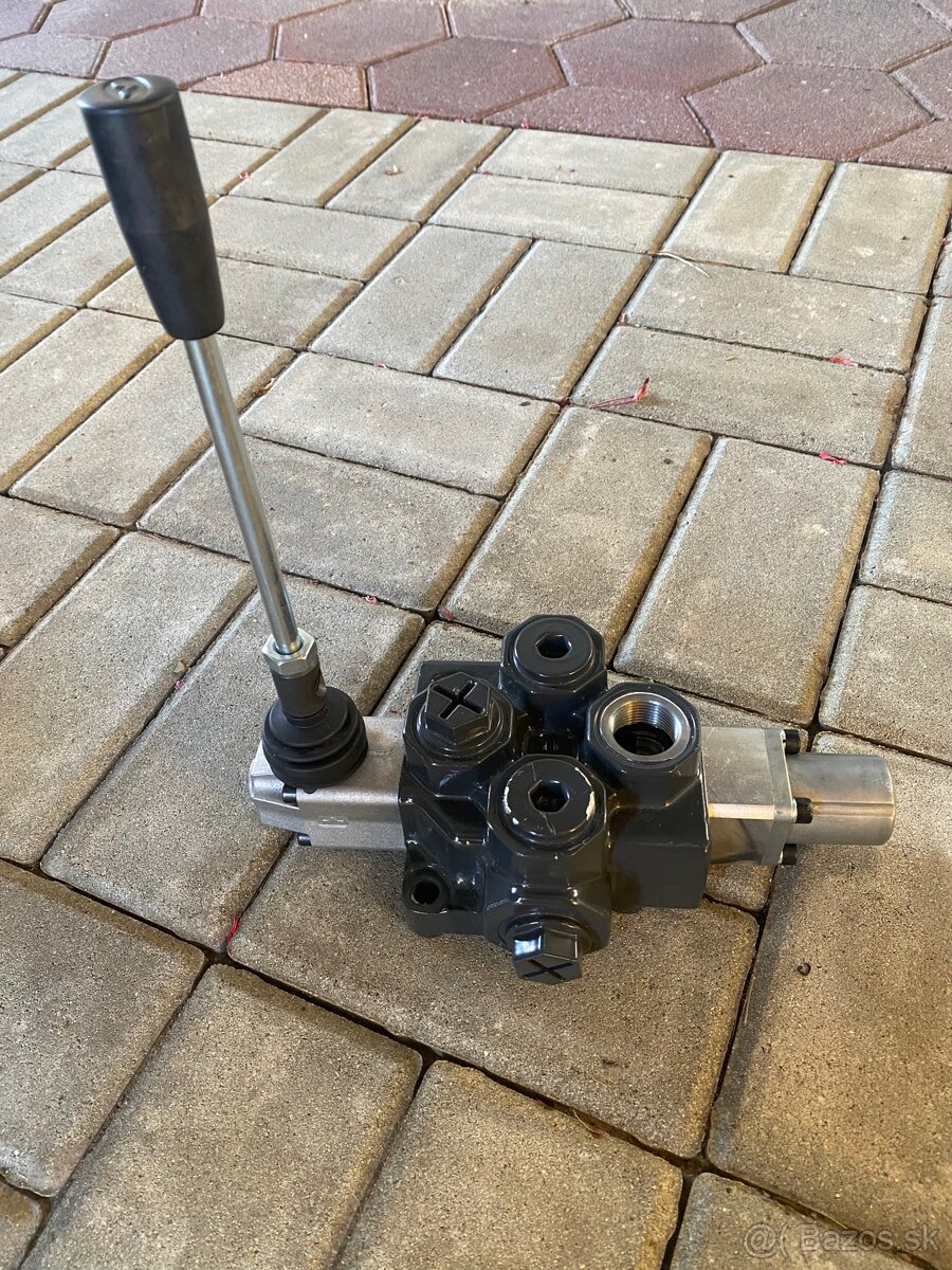 Hydraulický rozvádzač