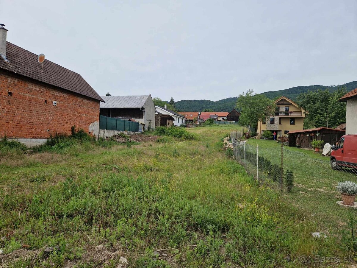 Na predaj pozemok v obci Ráztočno okres Prievidza.