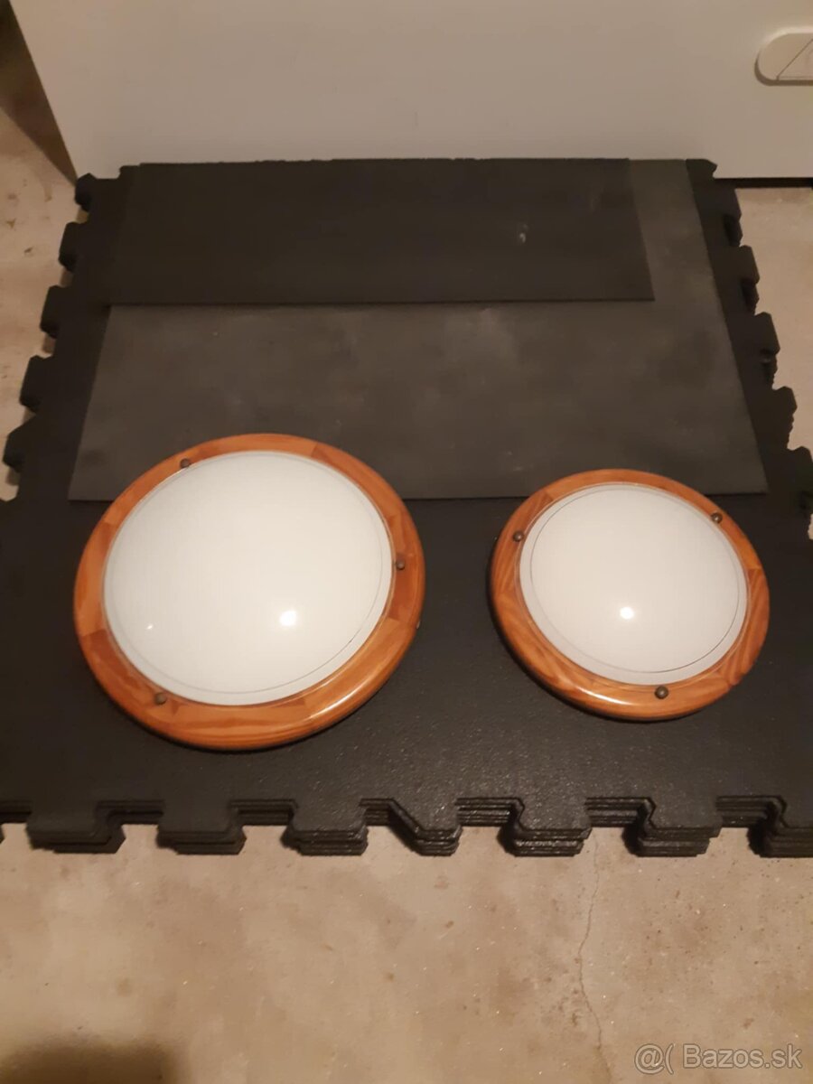 Drevené stropné svietidlá – 20 ks, priemer 30–35 cm