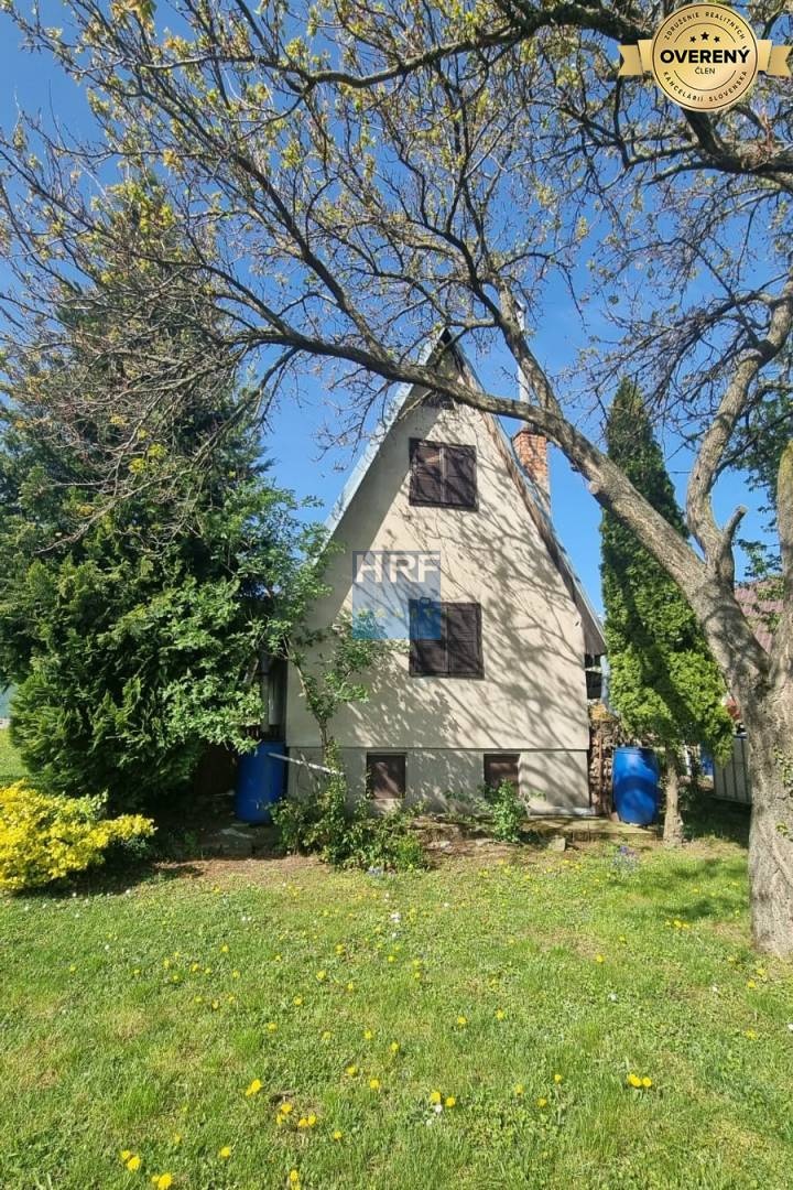 Murovaná chata so záhradou v lokalite Hájky, v Skalici