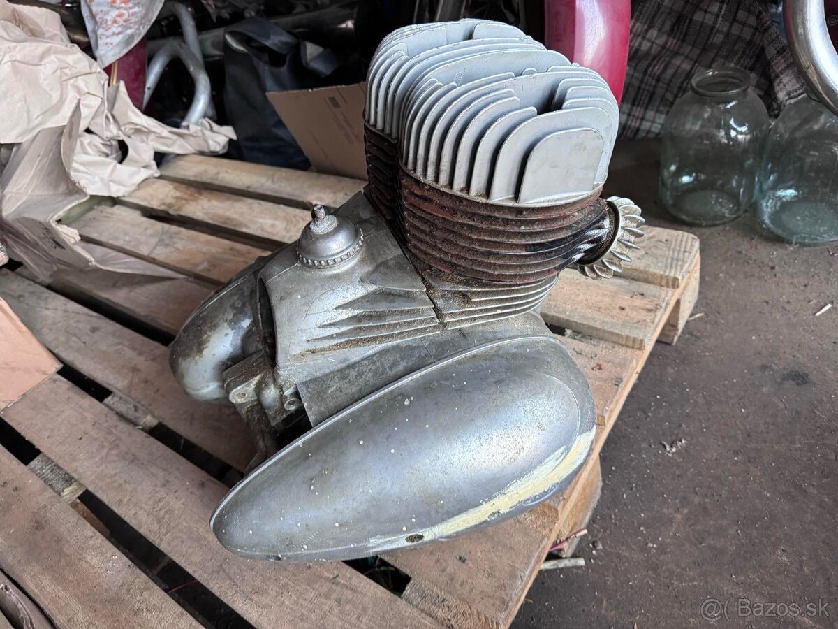 Predám originál NOVÝ motor 350/360 uloženka
