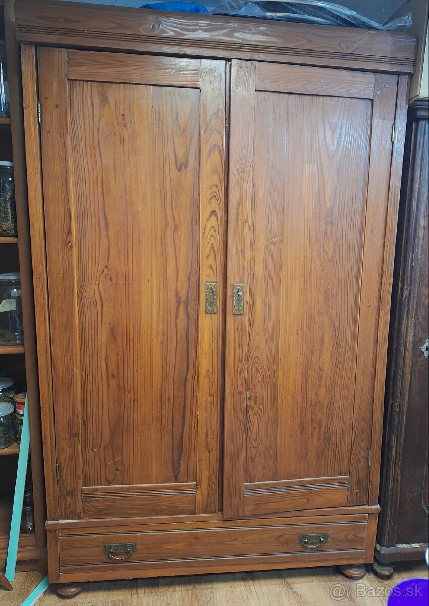 Starožitna skriňa - profesiálne zrepasovaná