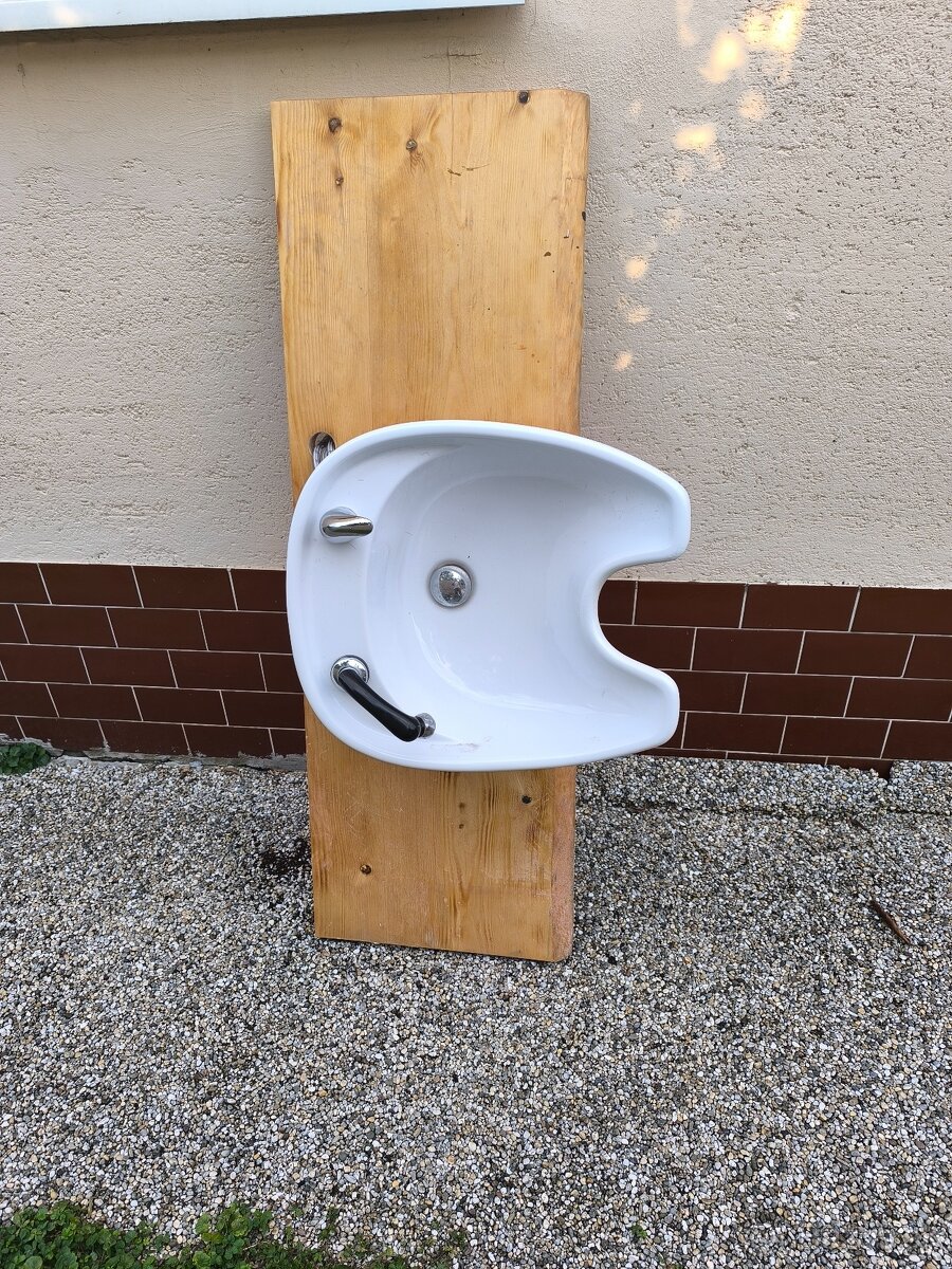 Barber umývadlo s masívnou doskou