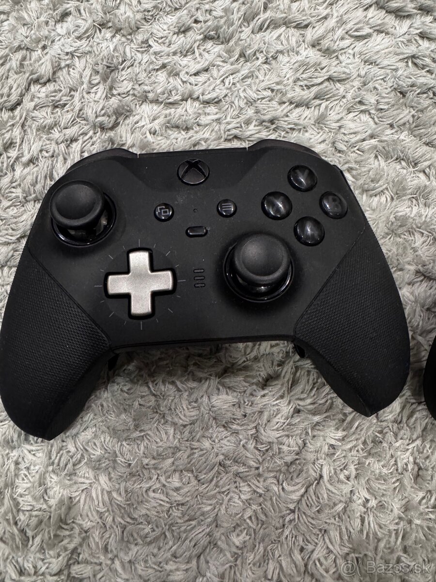 Čierny Xbox Elite Series 2