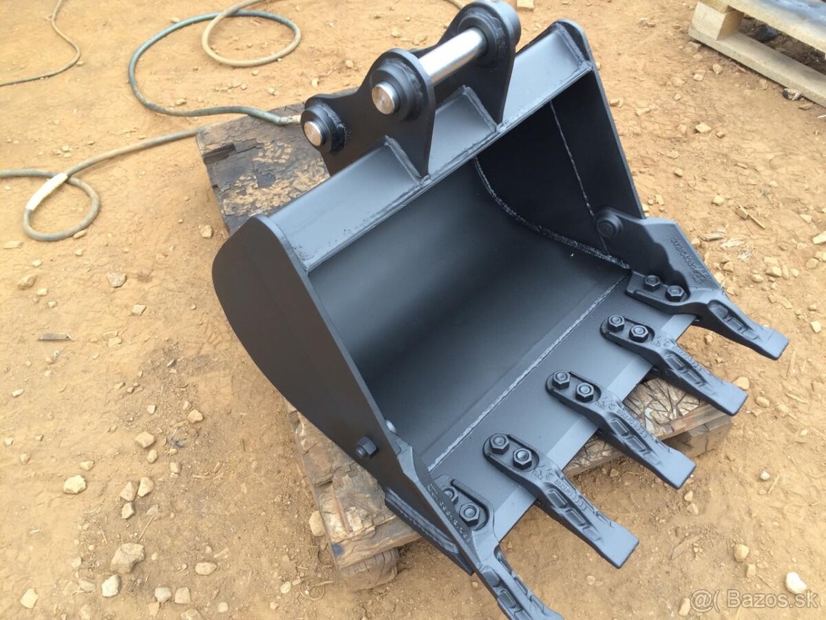 Predám lyzice na stavebné stroje všetky uchytenia