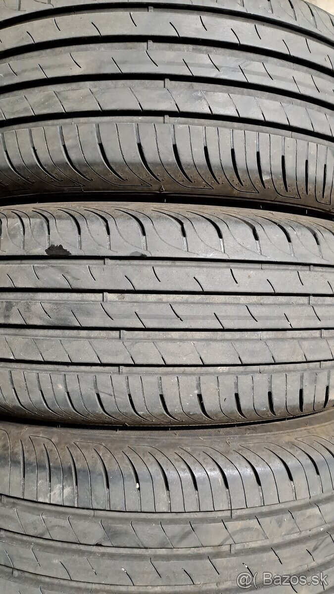 Predám 3ks pekné letné 215/60r17-96H Sava