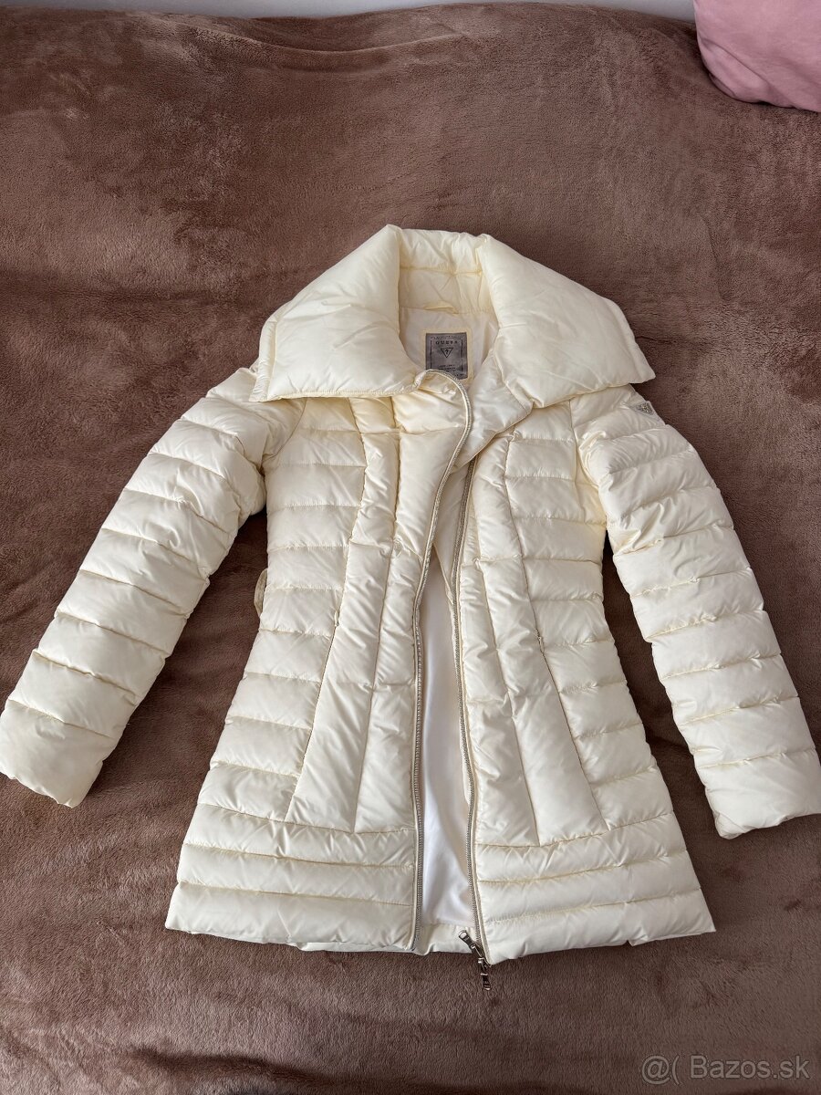 Damska dlha bunda Guess