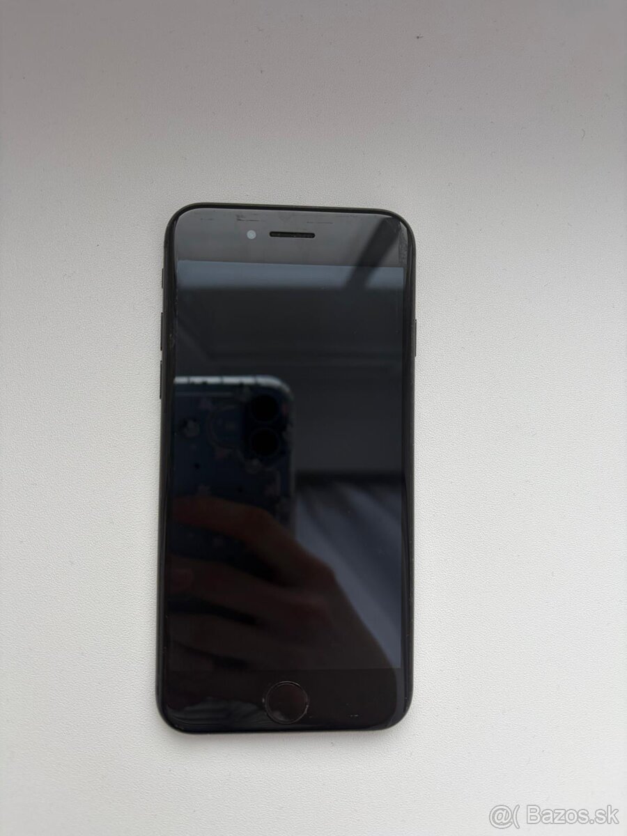 Predśm apple iphone 7 128Gb čierny