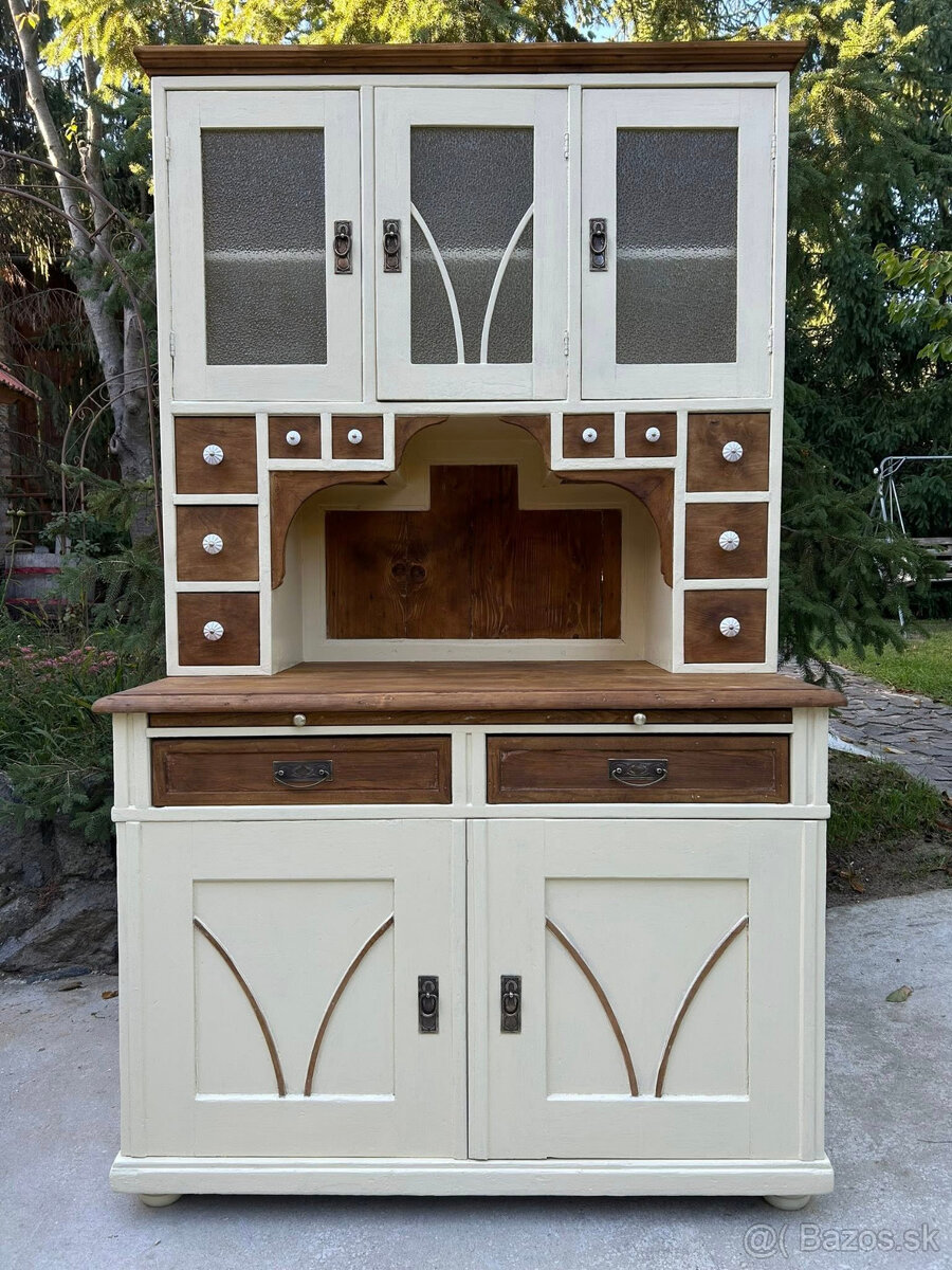 Vidiecky kredenc - K92
