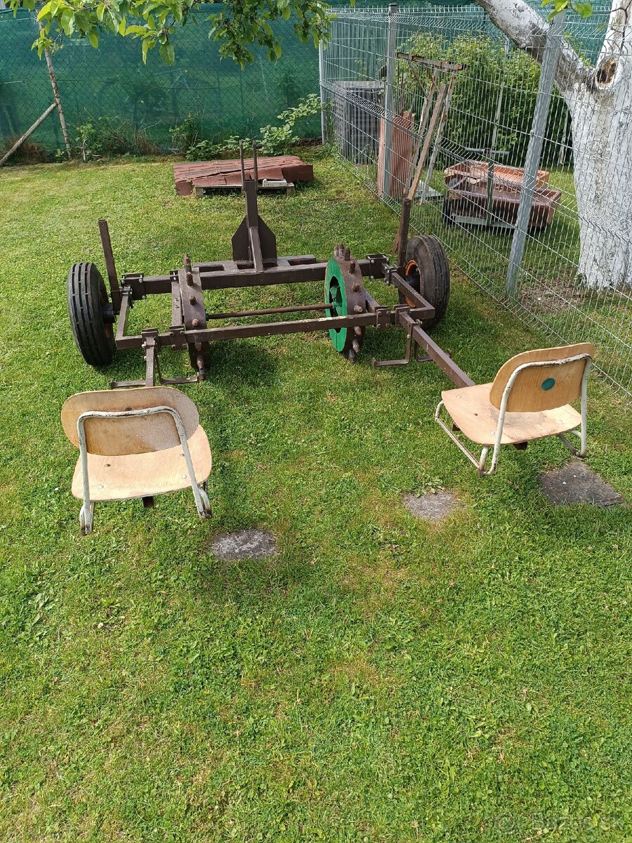 Predám sada na sadenie priesady ale aj cibuľu a cesnak .