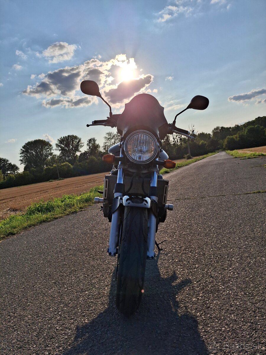 Honda hornet 900