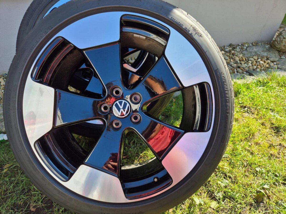 Nová letní kola Volkswagen ID Buzz R21