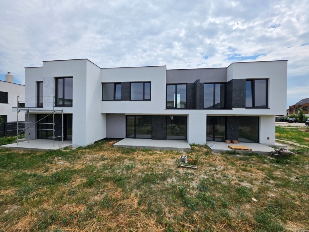 moderný dom v Jarovciach - na predaj 2 byty s pozemkom