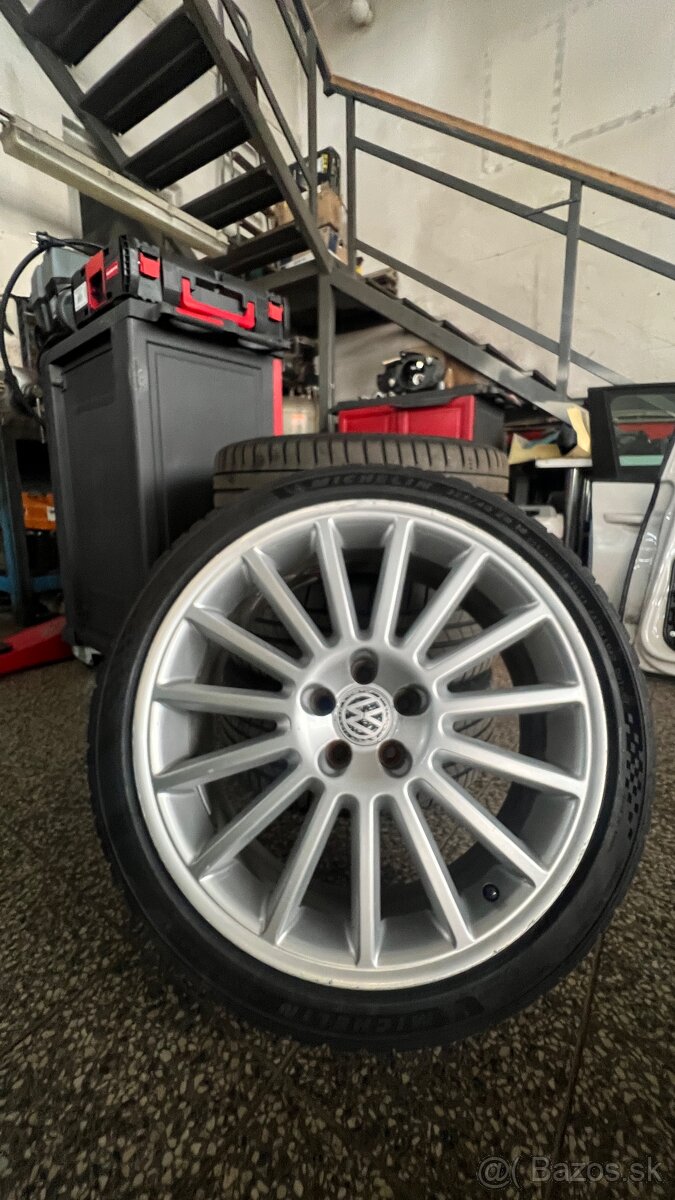 5x100 R18 R32  michelin pilot sport 5 225/40