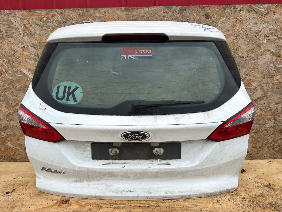 PRODÁM PÁTE DVEŘE ZADNÍ VÍKO KUFRU FORD FOCUS III COMBI 2011