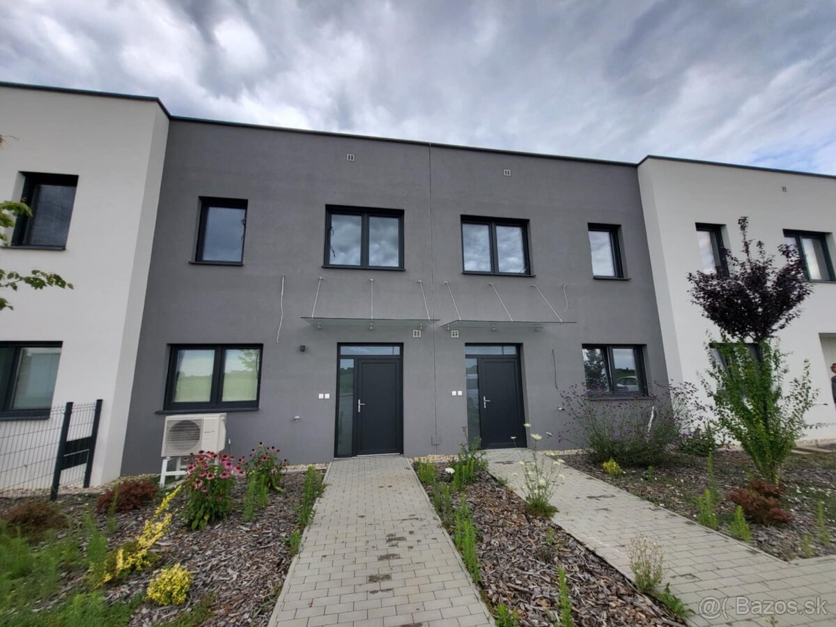 Novostavba – Radový dom v Rovinke