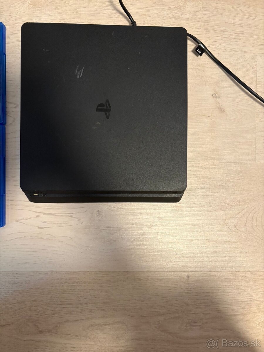PS4 slim  500gb  ram: 8gb