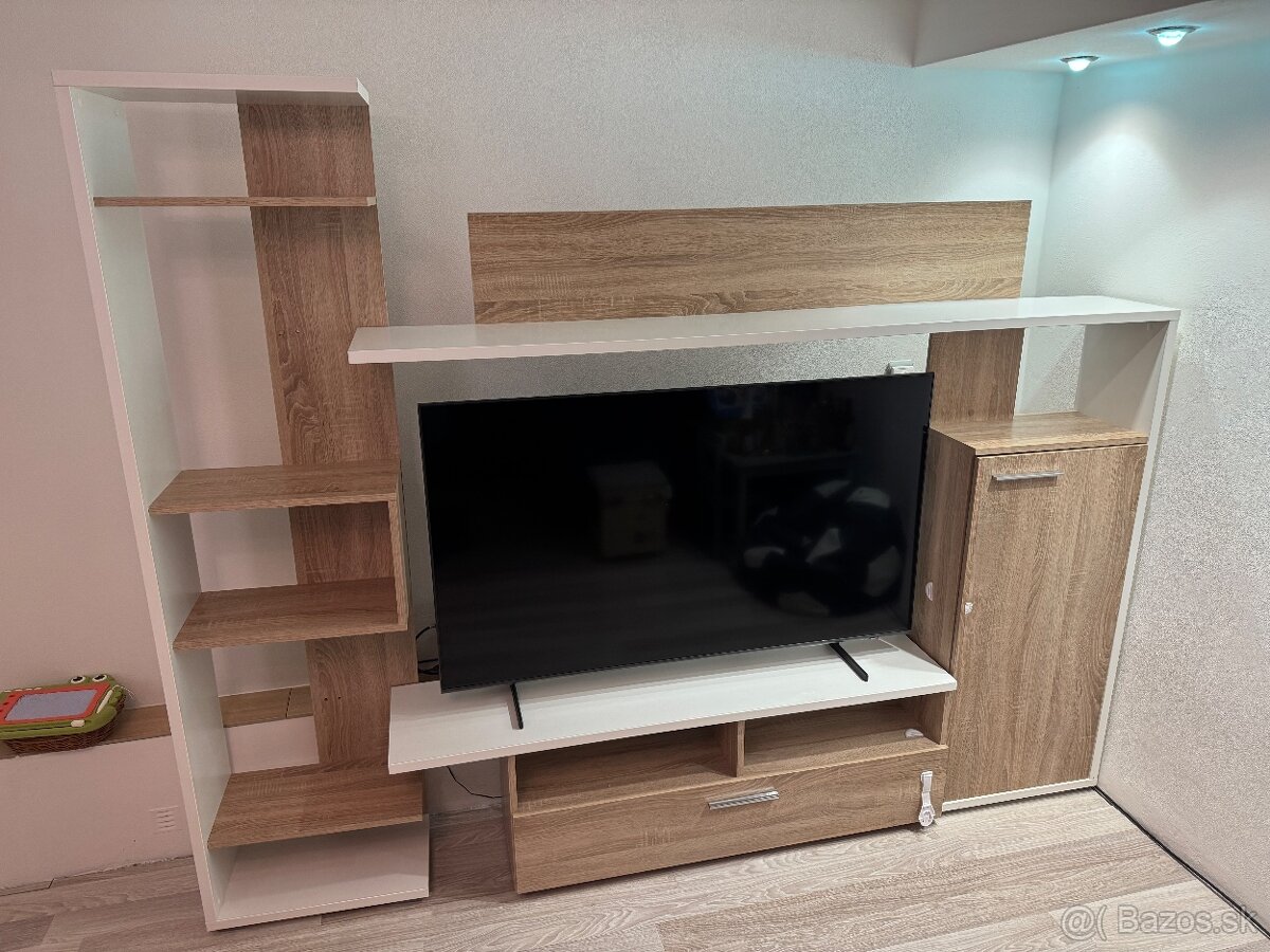 Dakujem obývaciu stenu