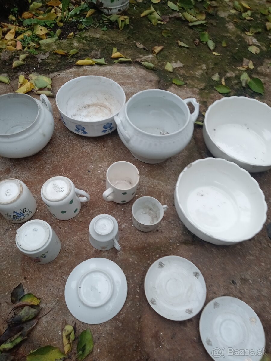 Taniere misy príbor