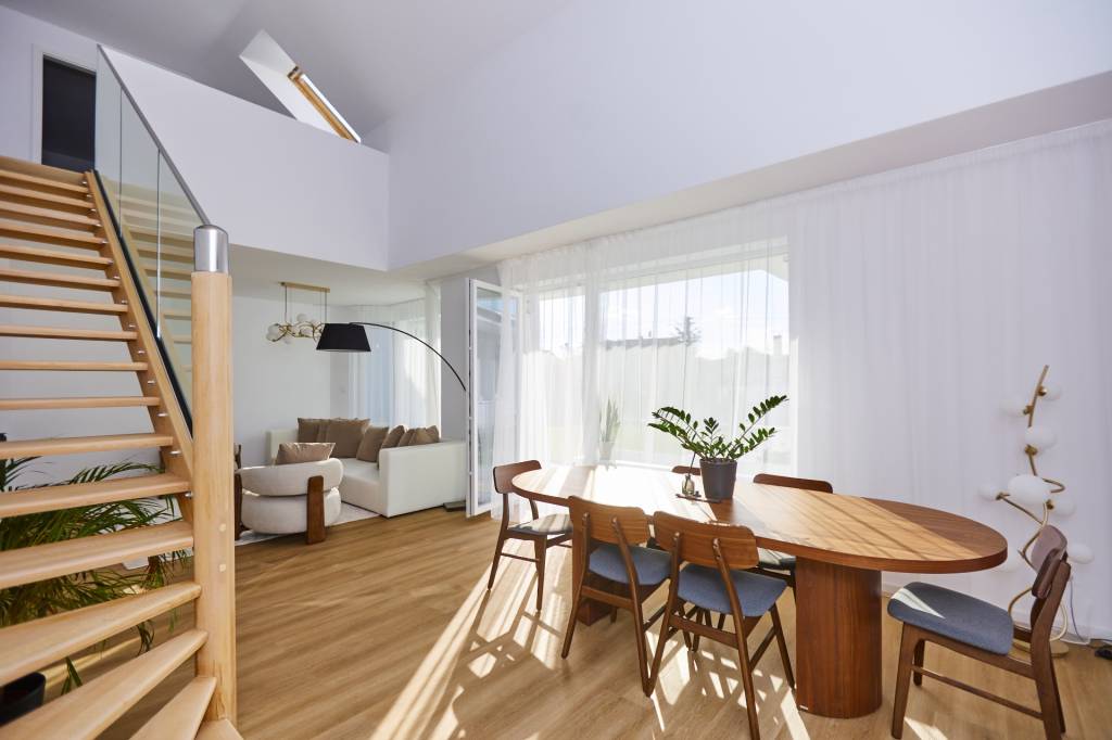 NA PREDAJ- EXKLUZÍVNY- 5 - IZBOVÝ RODINNÝ DOM, MALÁ IDA - PA