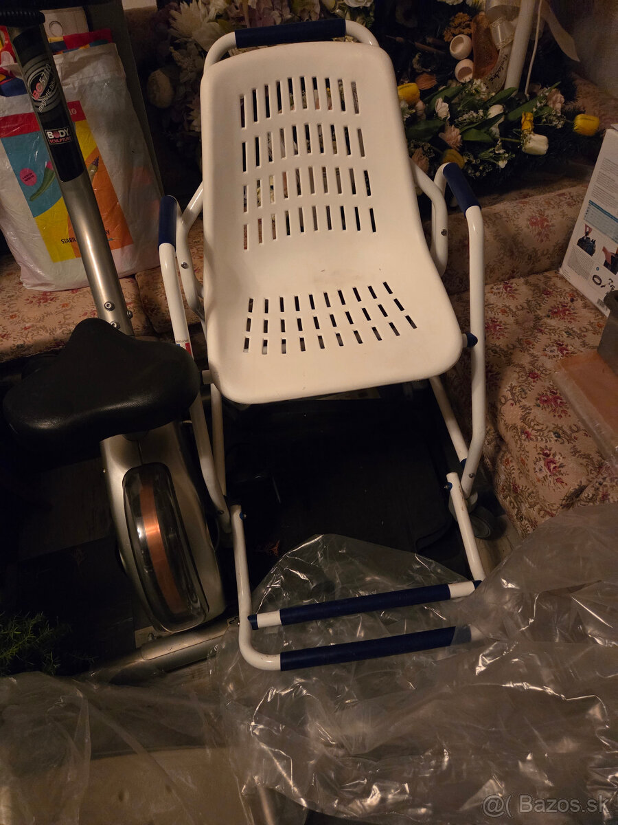 Stolička na kupanie pre telesne postihnutych