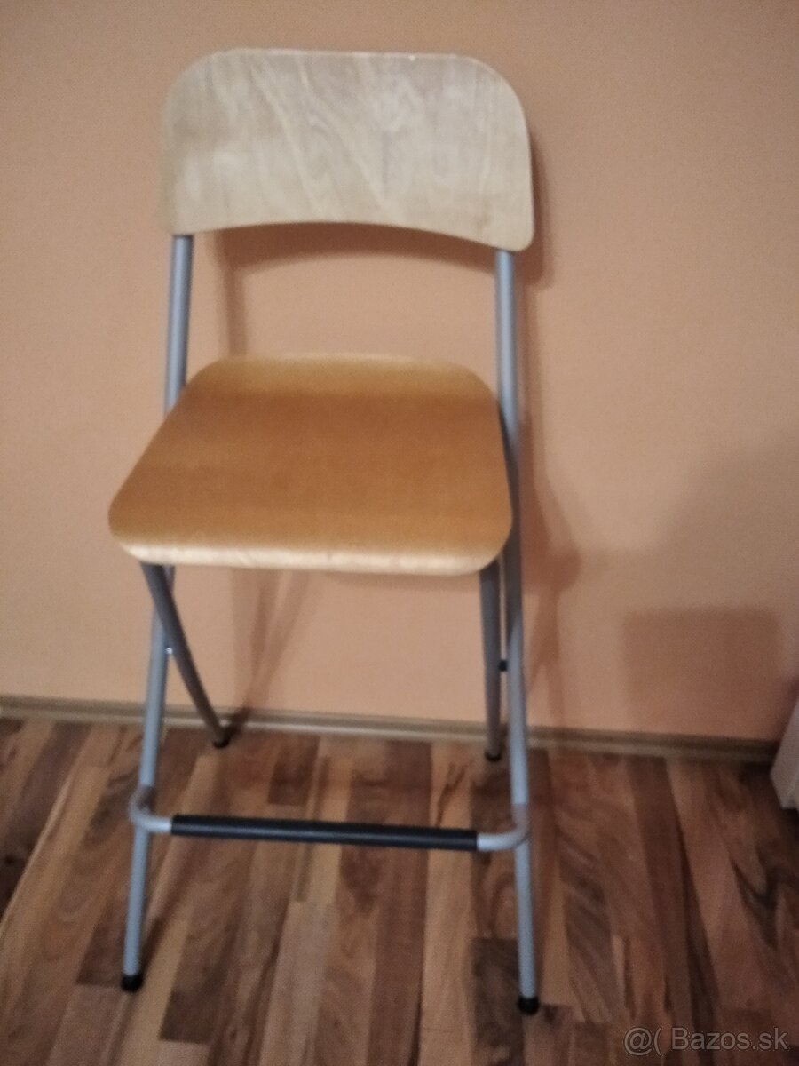 Vysoka barova stolicka