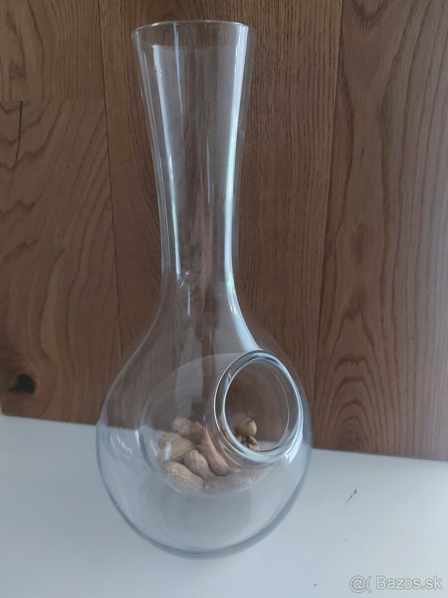 Karafa na víno zo skla