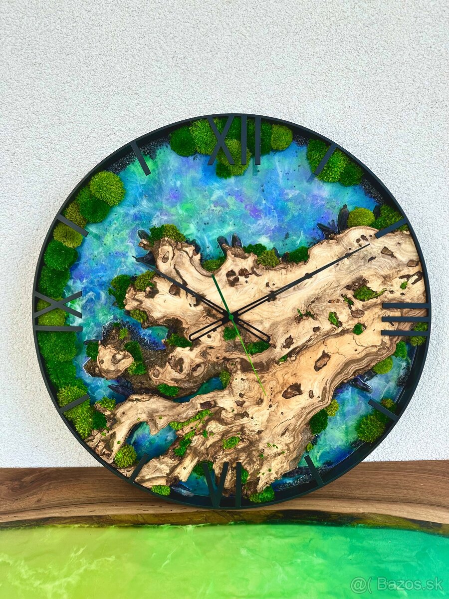Machove hodiny 60cm , Drevené hodiny s epoxidom a machom