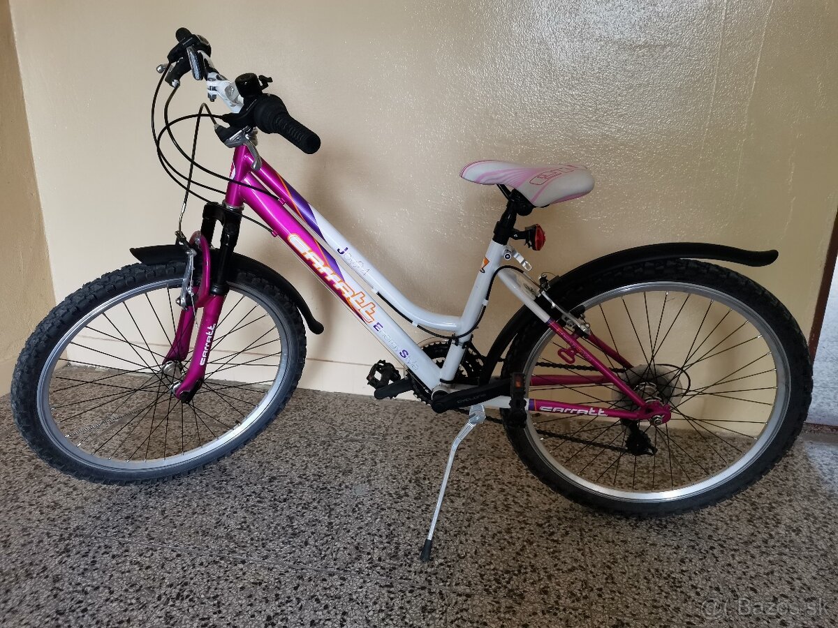 Predám dievčenský bicykel.
