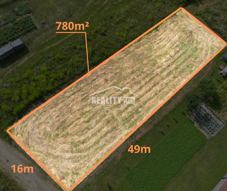 Exkluzívne na predaj slnečný stavebný pozemok 780 m2, Kľače
