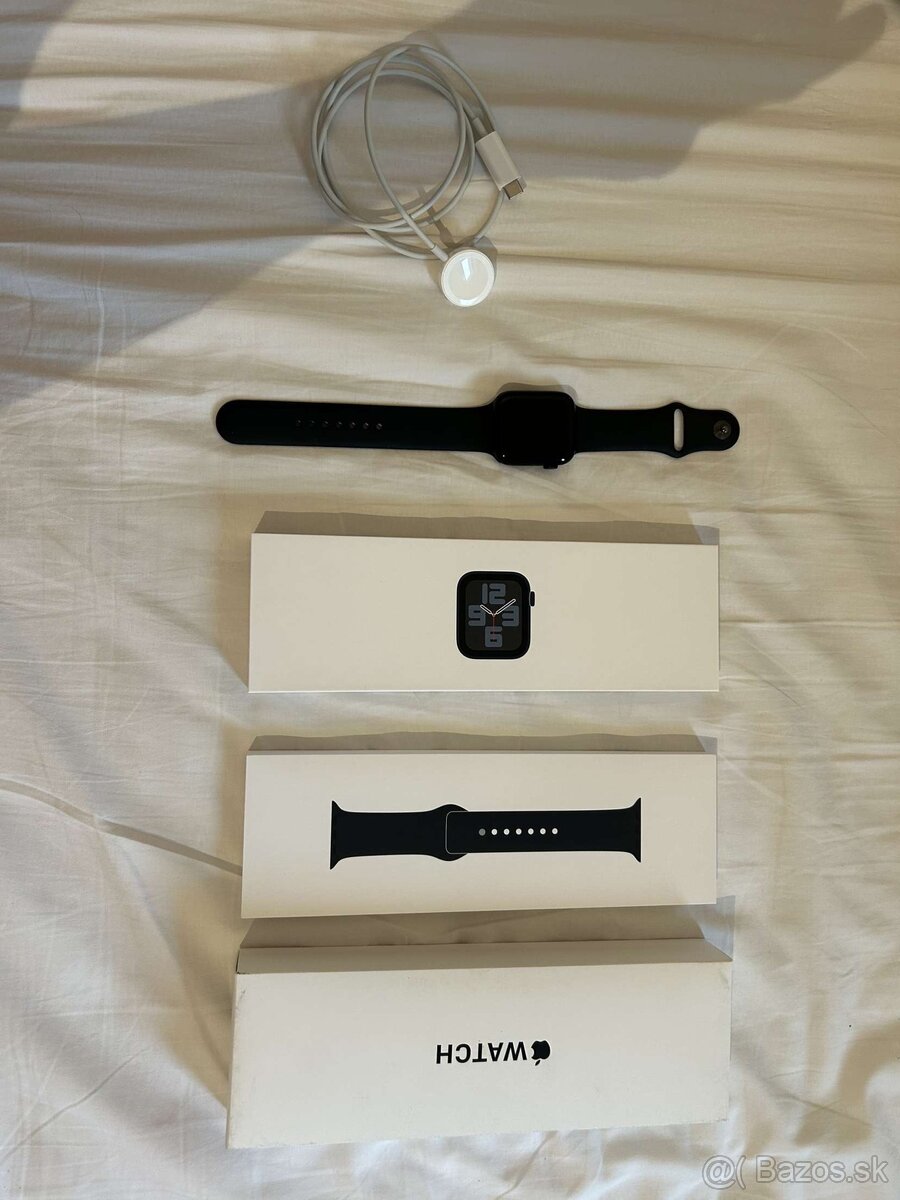 Apple Watch SE 44mm – výborný stav, 96 % batéria