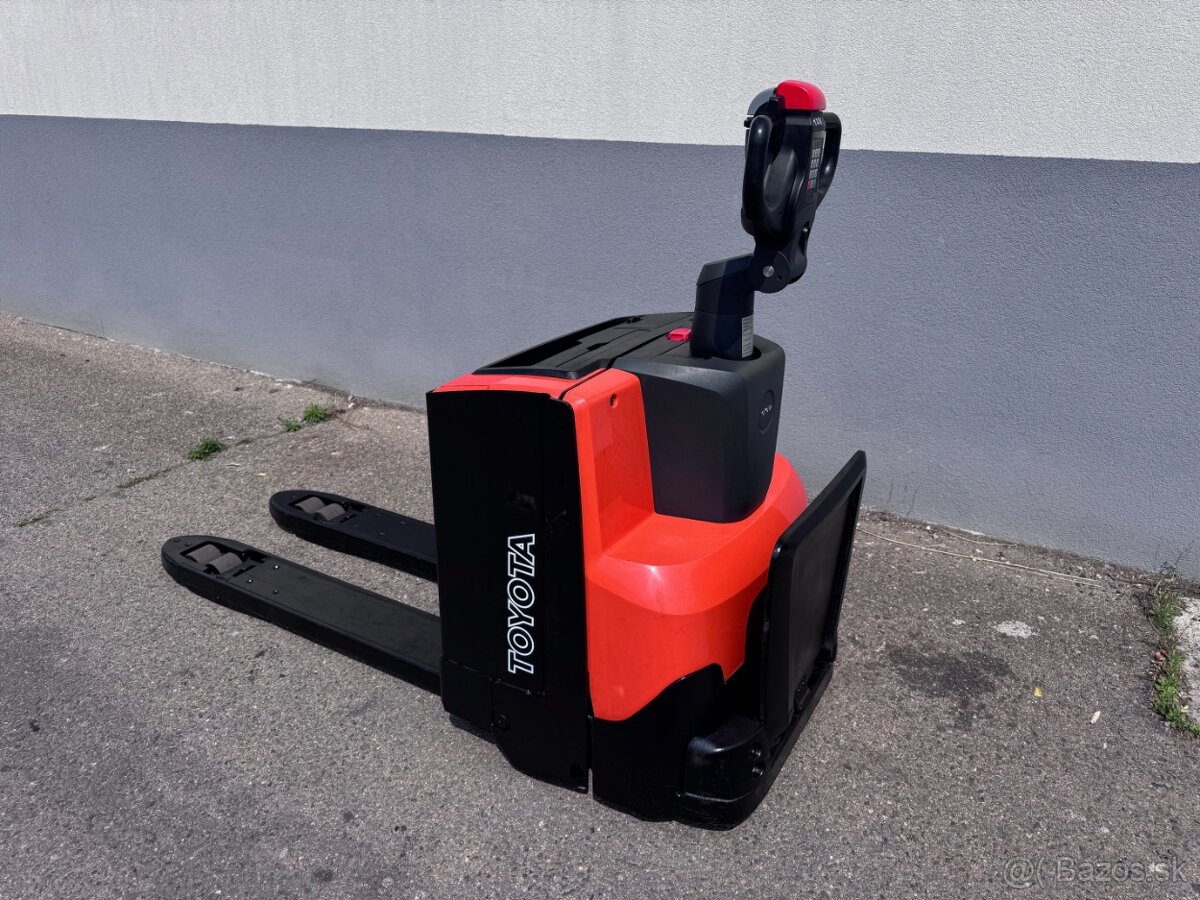 Ručně vedený nízkozdvižný vozík AKU Toyota 2T TOP