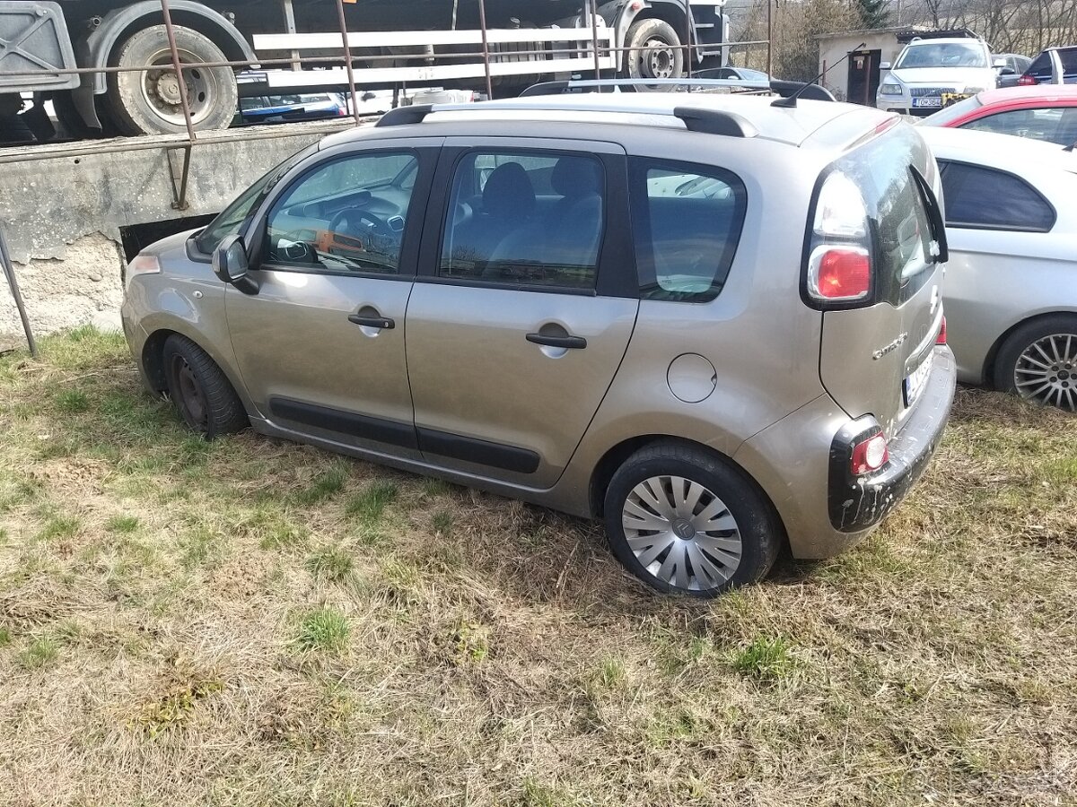 Predam Citroen C3 piccaso 1.6 benzin , r. v 2010