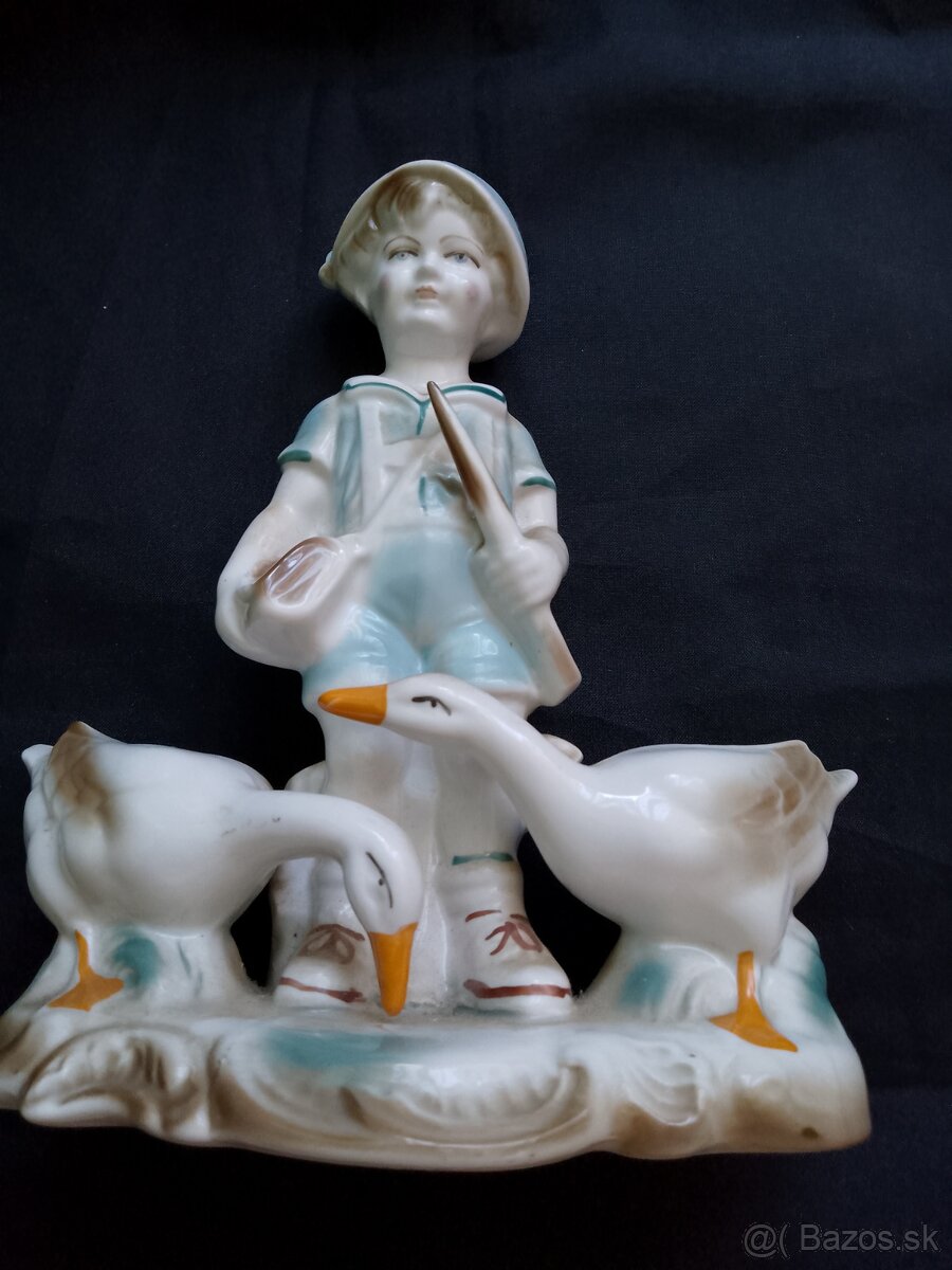 Porcelánová soška husiar