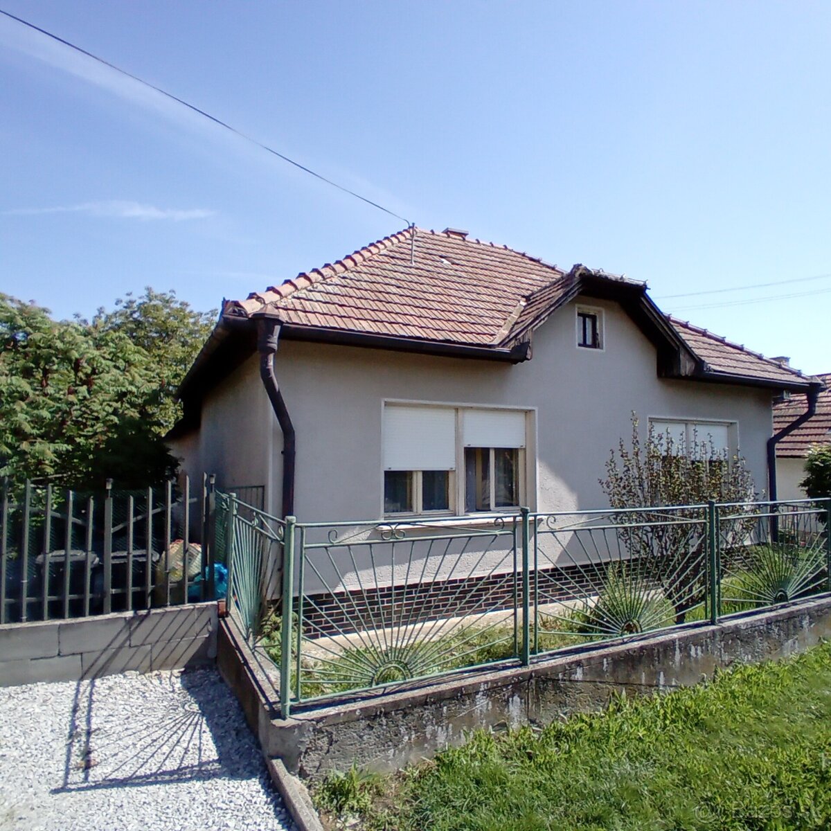 RD Farná 4 izbový garáž, letná kuchyňa, vínna pivnica