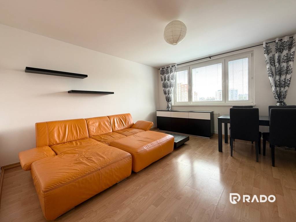 RADO | Priestranný 3-izbový byt s balkónom 68 m² Belinského