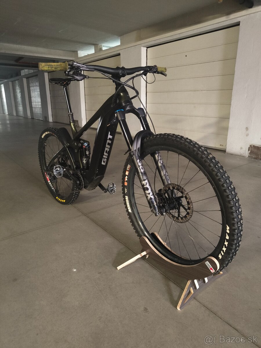 Giant trance x e+ (750wh, r. 2022, velk. L)