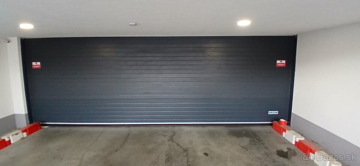 Priemyselná sekcionálna garážová brána SPEDOS (šírka