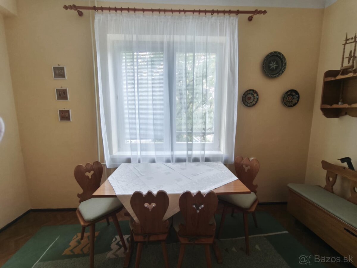 PREDÁM nábytok a doplnky zo “Slovenskej izby”