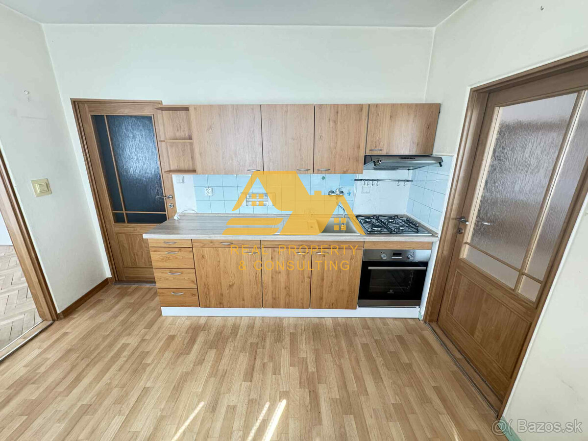 Predám 3 izbový byt s balkónom v Nových Zámkoch