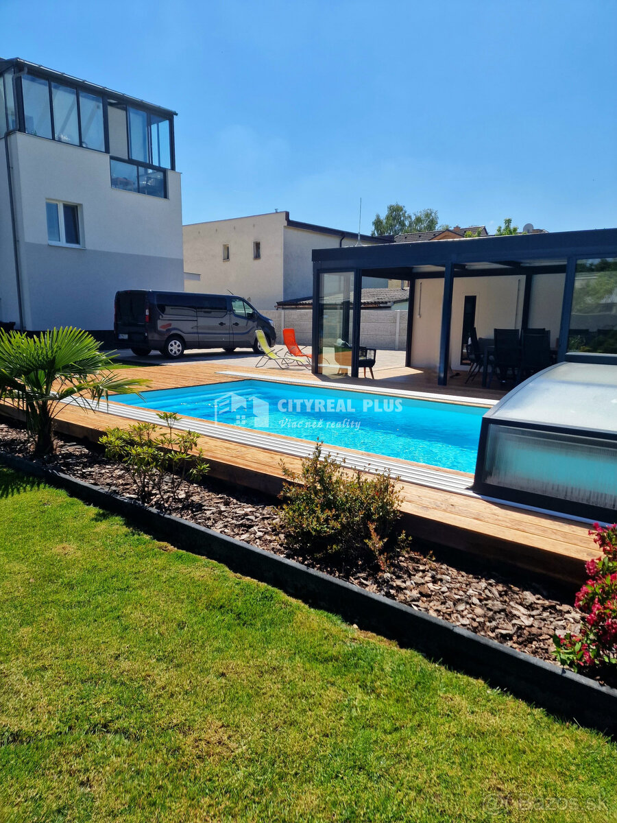 Na predaj 9 izbový rodinný dom v meste Šurany