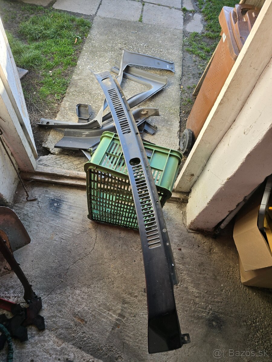 Plech pod okno Nissan Patrol Y60