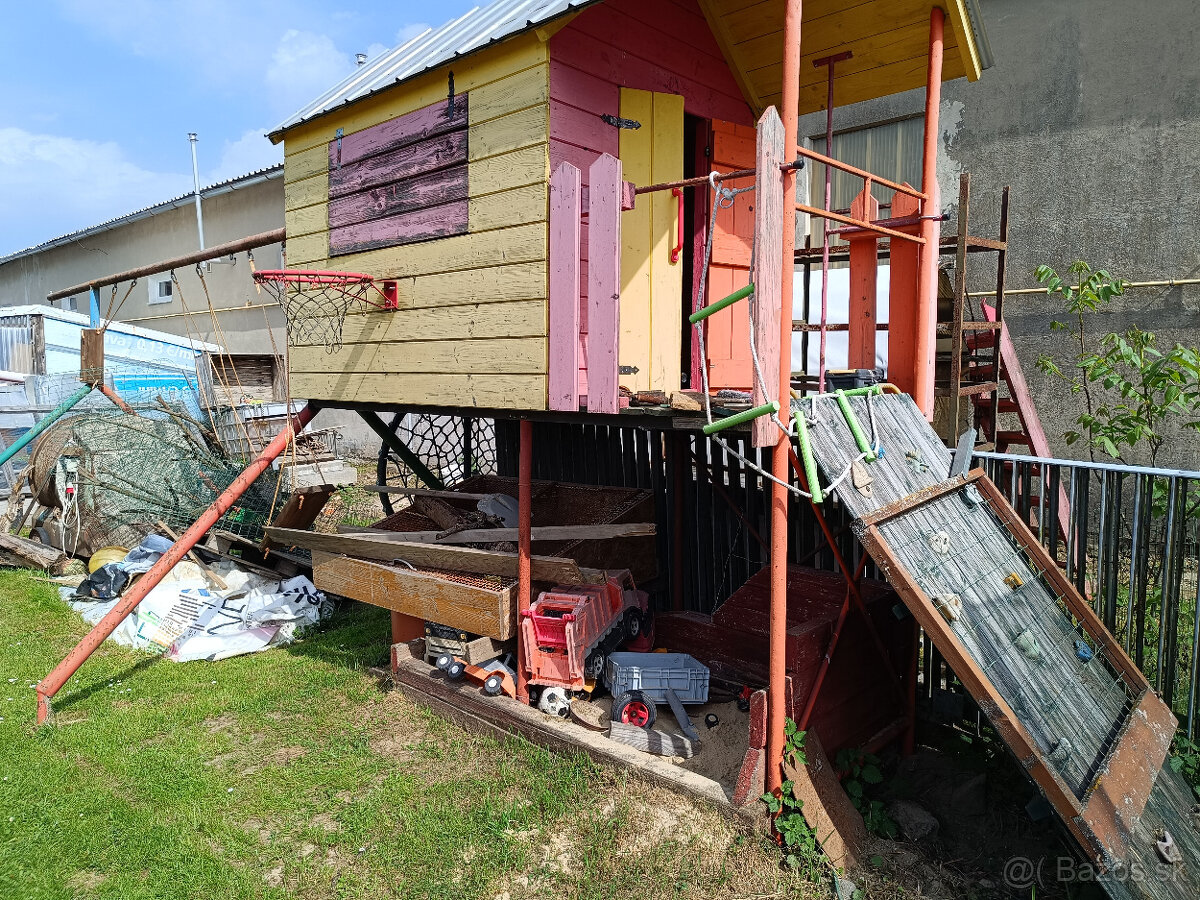 Detský záhradný domček s hojdačkami (oddeliteľné)