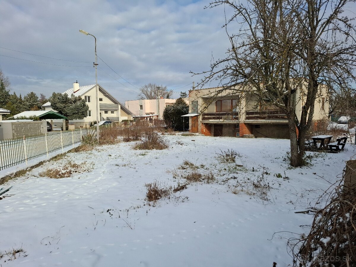 Predam RD v centre Zlatych Moraviec