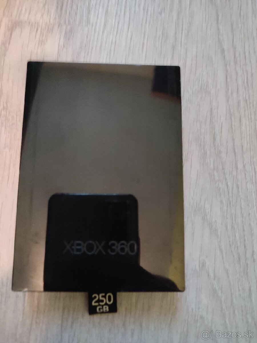 Predám xbox 360 harddisk 250gb originál