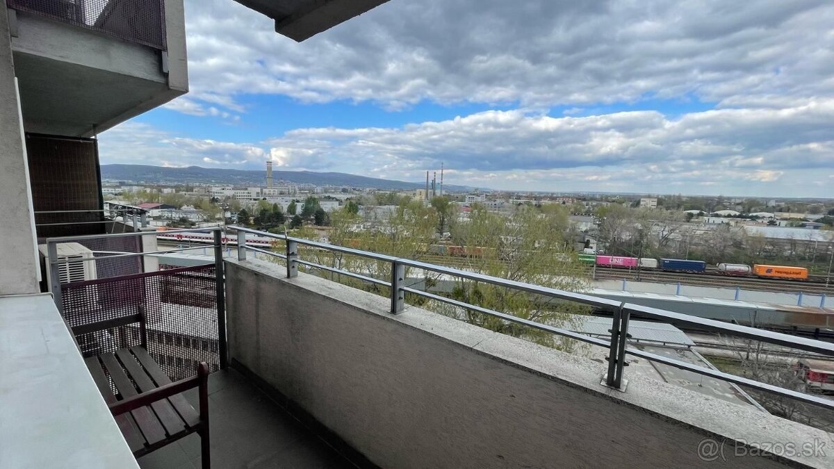 Jednoizbový byt s balkónom v komplexe KOLOSEO