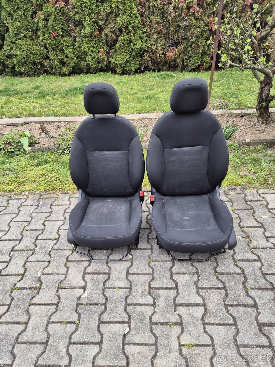 Predám predne sedačky na Peugeot 208