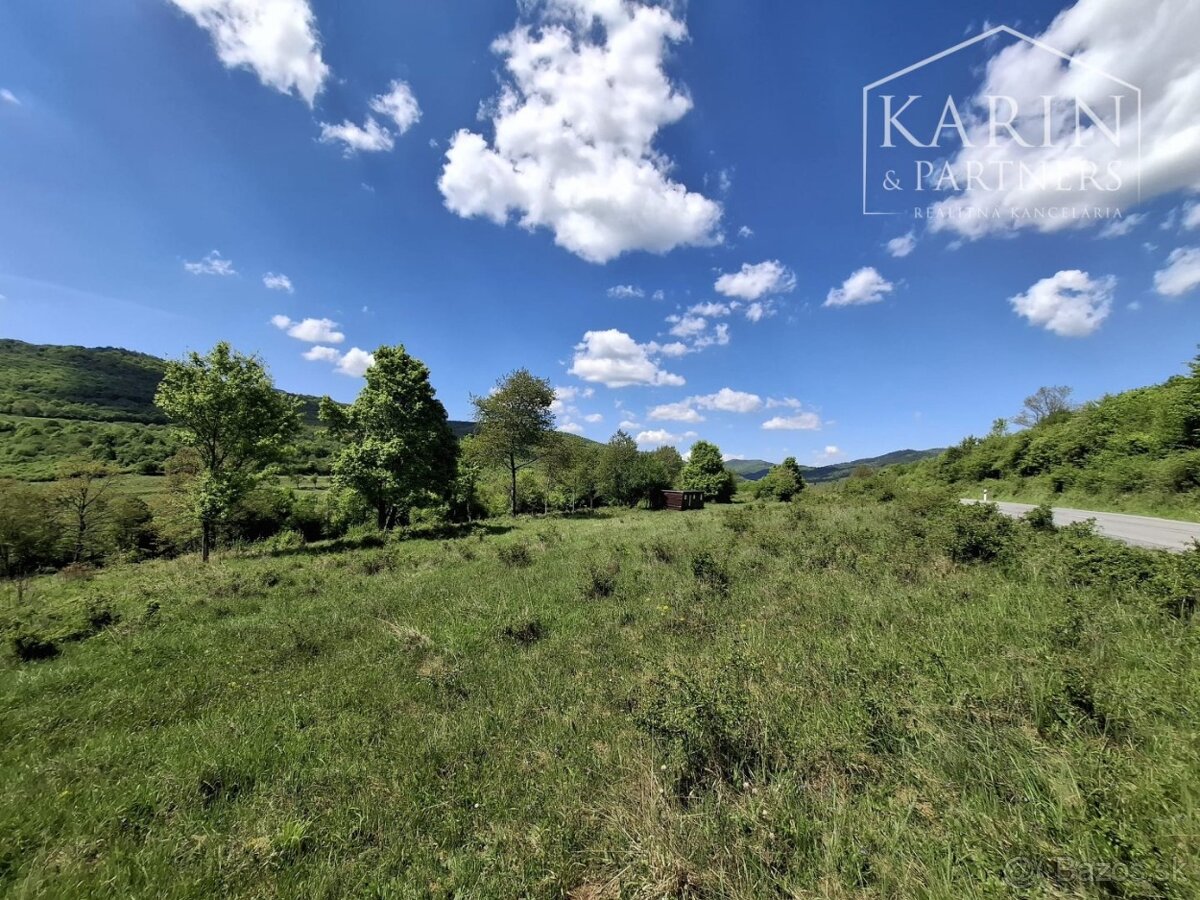 Slnečný rekreačný pozemok 5140 m2 s mobilným domom Tisovník
